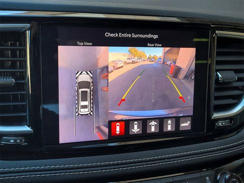 Used 2022 Chrysler Pacifica Limited image 18