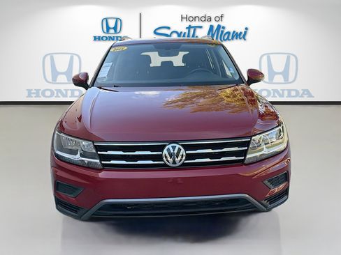 Used 2021 Volkswagen Tiguan SE image 2