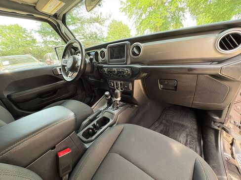 Used 2019 Jeep Wrangler Unlimited Sahara w/ LED Lighting Group AWD/4WD image 10