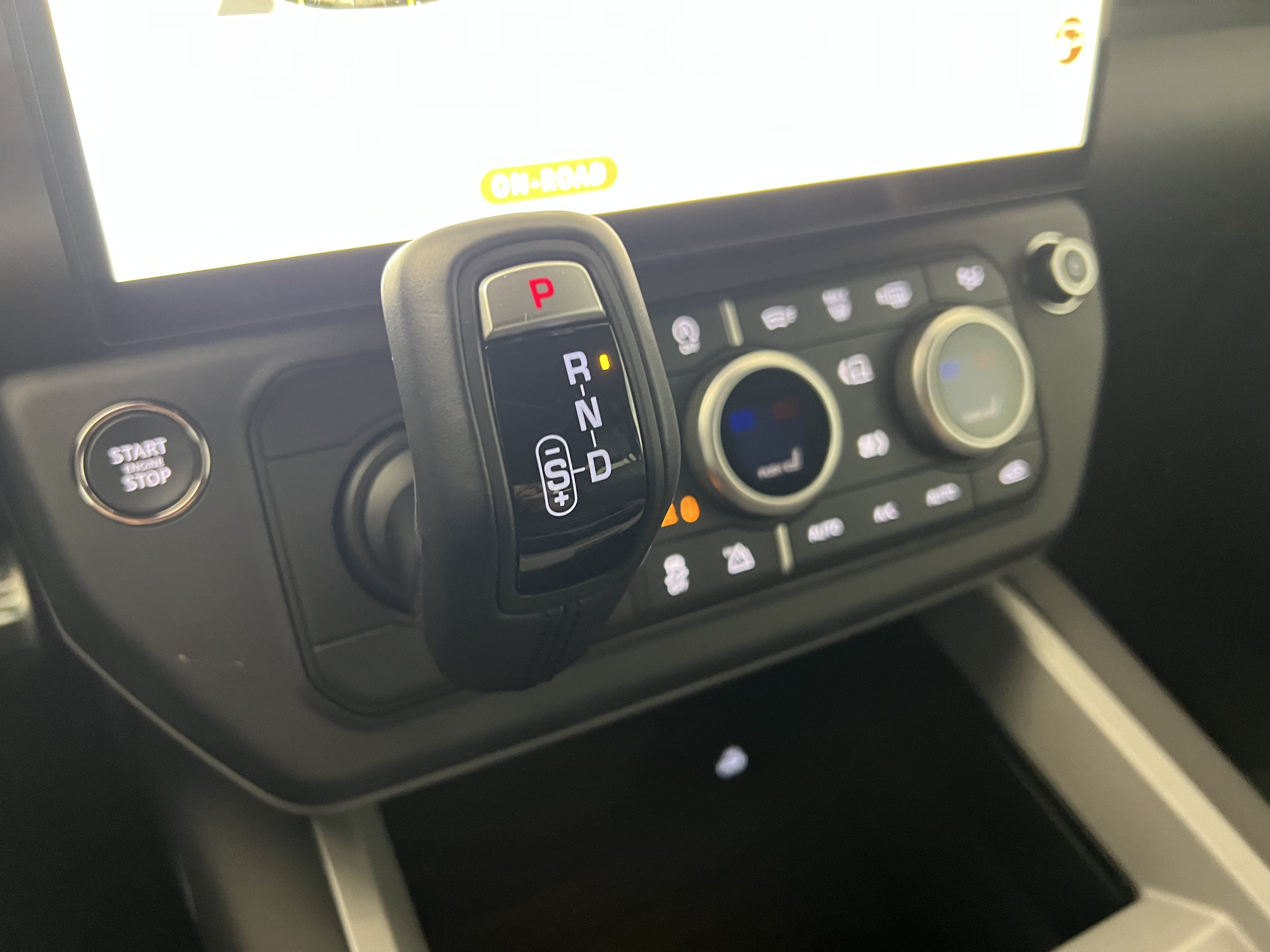 Used 2026 Land Rover Defender 90 V8 AWD/4WD image 31