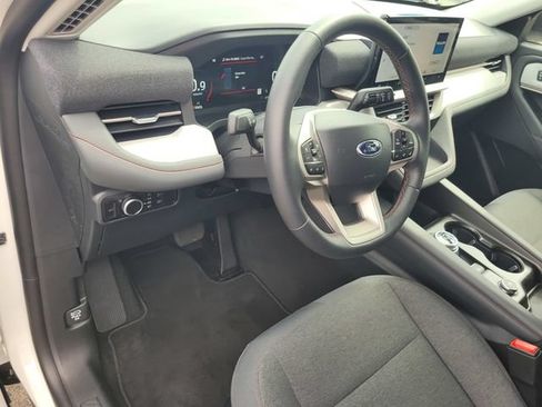 Used 2026 Ford Explorer Active RWD image 9