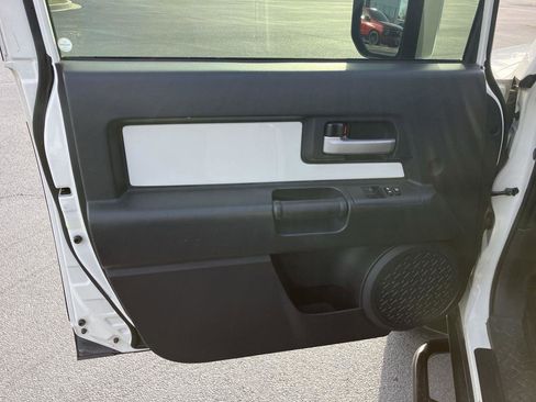 Used 2012 Toyota FJ Cruiser 4WD image 17