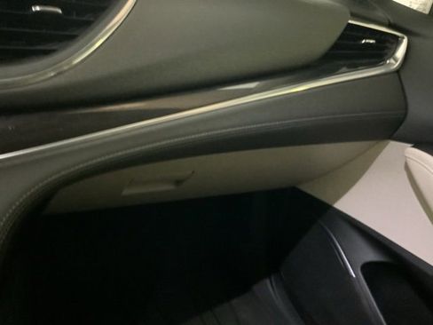 Used 2019 Buick Enclave Essence image 21