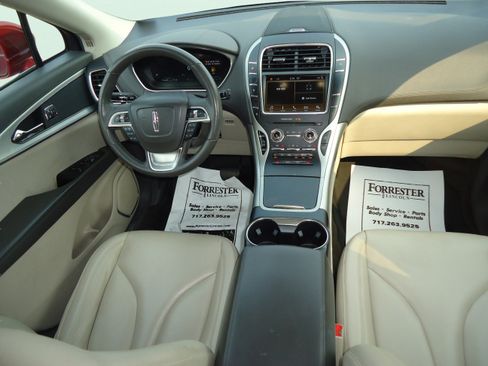 Used 2019 Lincoln Nautilus FWD image 10