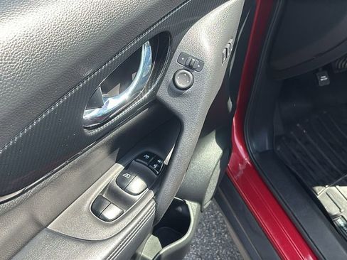 Used 2017 Nissan Rogue SL FWD image 14