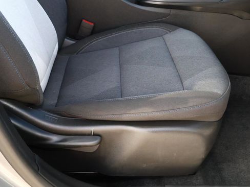 Used 2025 Chevrolet Trax LS w/ LS Convenience Package image 16