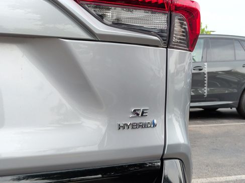 Used 2022 Toyota RAV4 SE AWD/4WD image 11