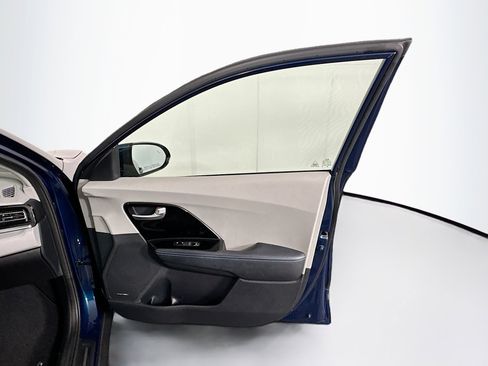 Used 2021 Kia Niro EX Premium image 33