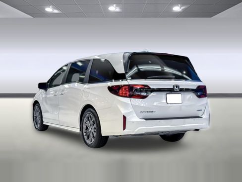 New 2026 Honda Odyssey Touring image 3