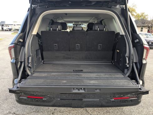 Used 2025 Lincoln Navigator Reserve AWD/4WD image 13