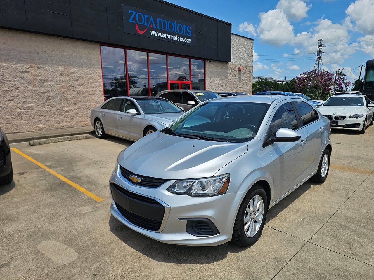 Used 2019 Chevrolet Sonic LT w/ Convenience Package FWD image 2