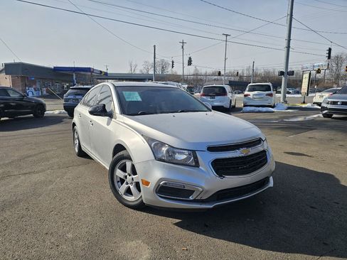 Used 2016 Chevrolet Cruze LT image 4