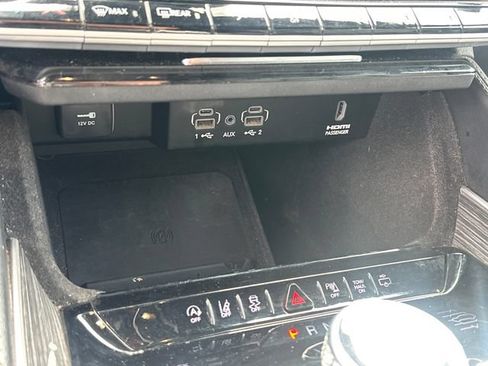Used 2022 Jeep Wagoneer Series III w/ Premium Group I AWD/4WD image 22