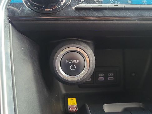 Used 2024 Toyota Venza LE image 26