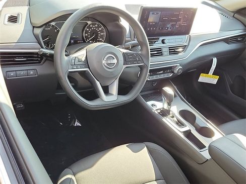 New 2025 Nissan Altima 2.5 SV w/ SV Special Edition Package image 4