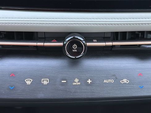 Certified 2024 Nissan Ariya FWD image 5