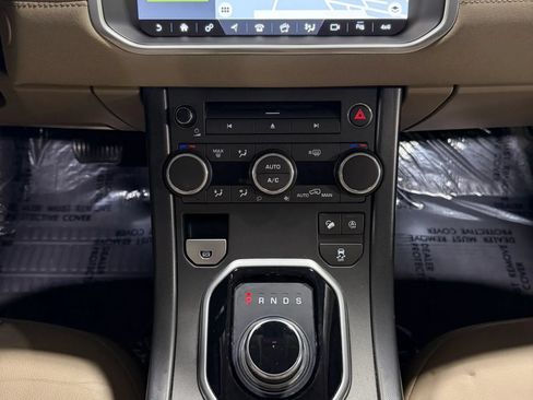 Used 2018 Land Rover Range Rover Evoque SE AWD/4WD image 3