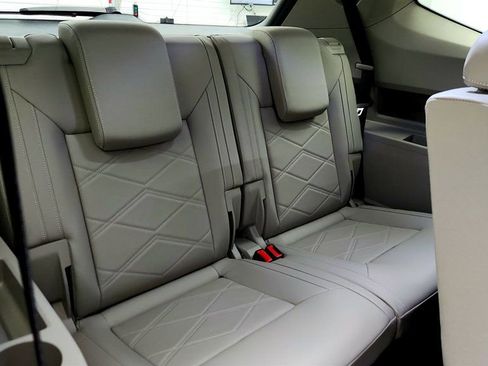 Used 2024 Volkswagen Atlas SE image 22