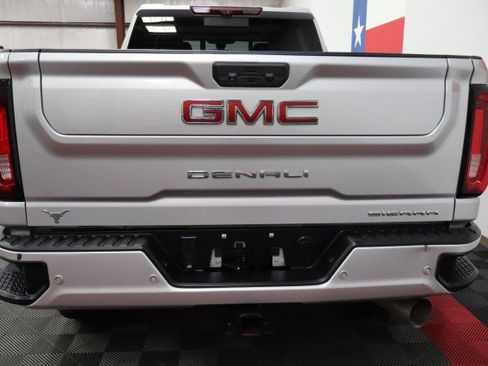 Used 2022 GMC Sierra 3500 Denali w/ Denali Ultimate Package AWD/4WD image 13