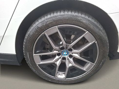 Used 2025 BMW i5 xDrive40 w/ Executive Package image 5