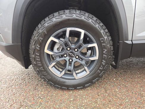 Used 2025 Chevrolet Equinox ACTIV image 10