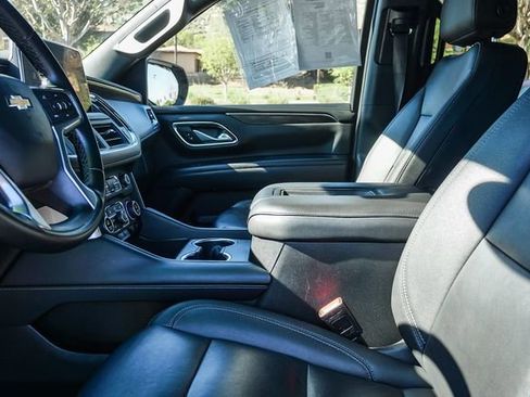 Used 2024 Chevrolet Suburban LT image 17