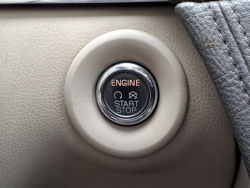 Used 2012 Lincoln MKT AWD image 21