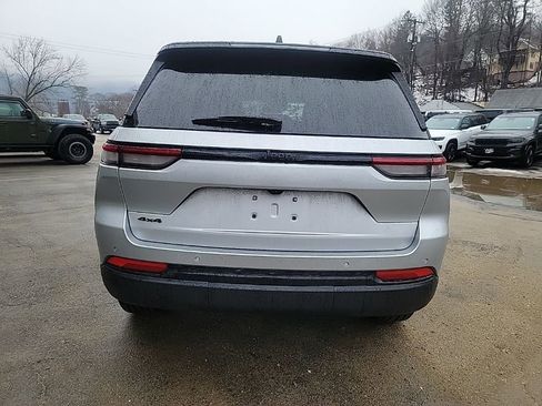 New 2025 Jeep Grand Cherokee Limited image 4