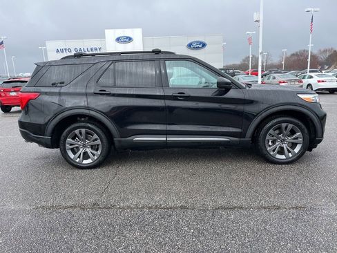 Used 2021 Ford Explorer XLT w/ Equipment Group 202A image 4
