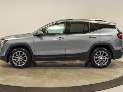 Used 2024 GMC Terrain SLT image 11