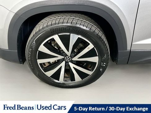 Used 2023 Volkswagen Taos SE w/ Panoramic Sunroof Package AWD/4WD image 32