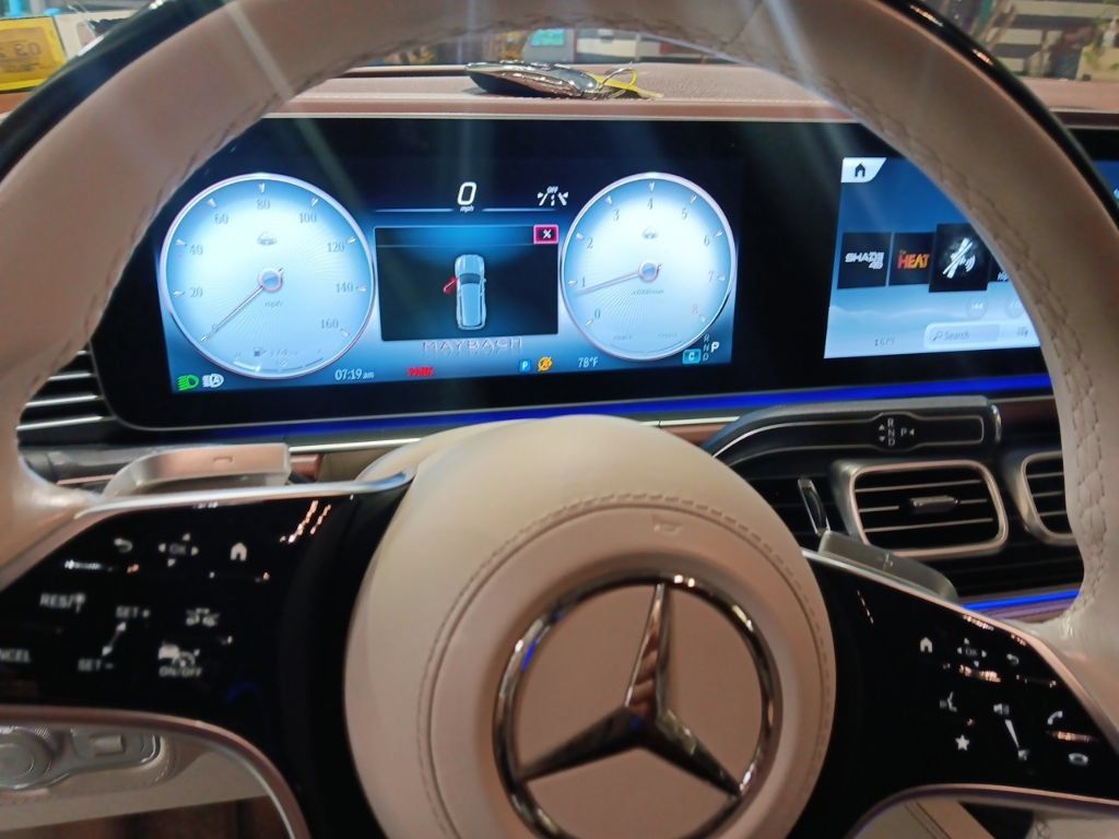 Used 2025 Mercedes-Benz Maybach GLS 600 4MATIC image 4