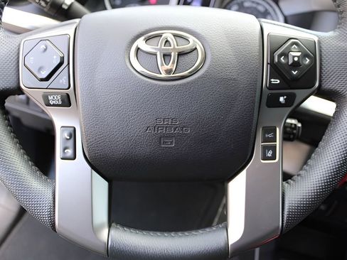 Used 2022 Toyota Tacoma SR5 AWD/4WD image 11