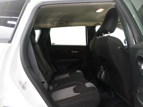 Used 2016 Jeep Cherokee Sport FWD image 12