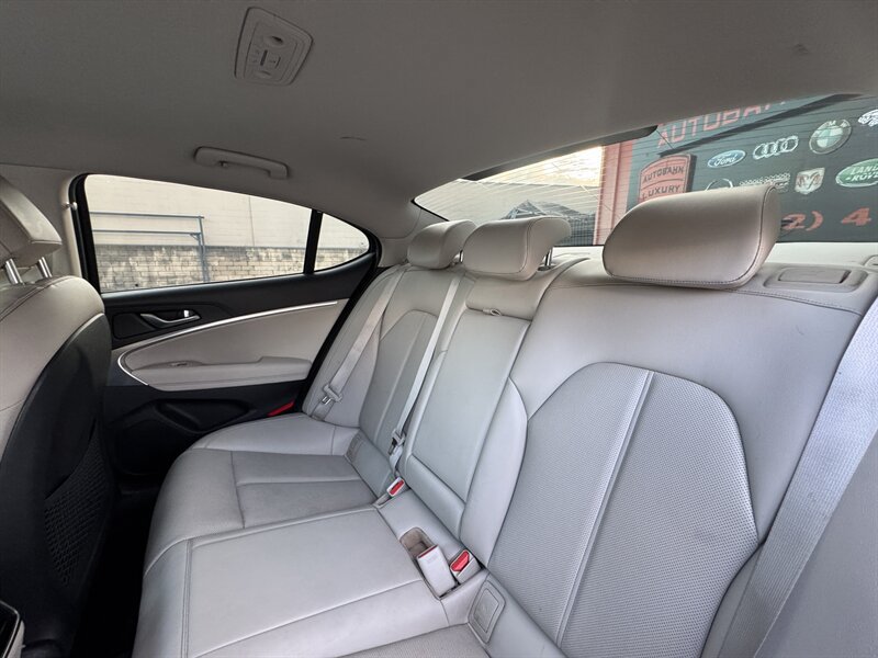 Used 2019 Genesis G70 2.0T Advanced RWD image 29