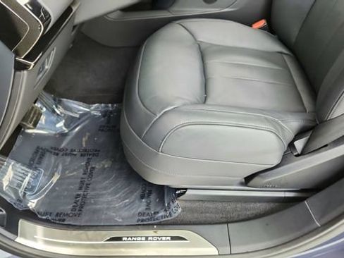 Used 2025 Land Rover Range Rover Sport SE image 35