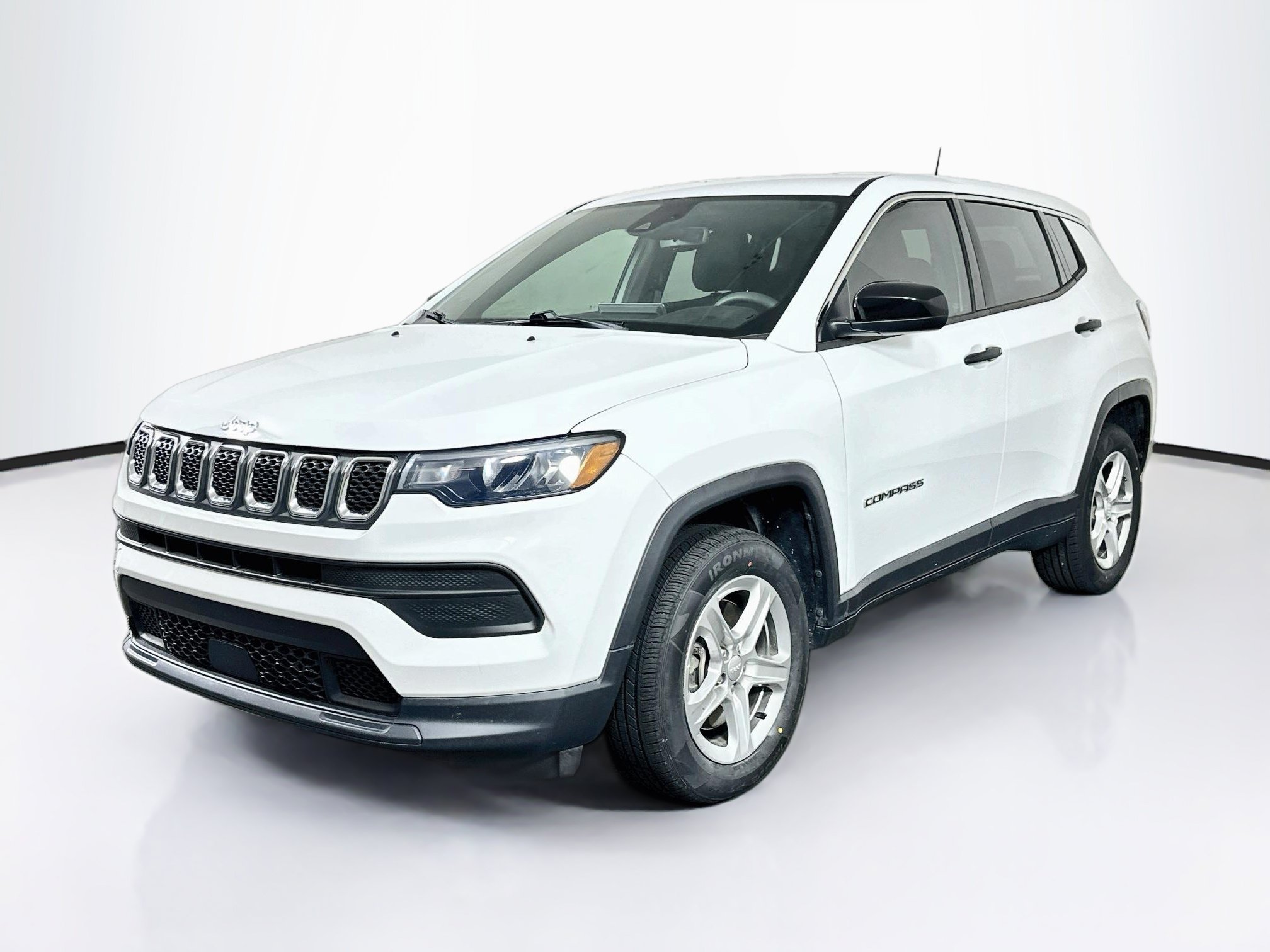 Used 2023 Jeep Compass Sport AWD/4WD image 3