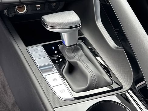 Used 2025 Hyundai Elantra Blue image 24