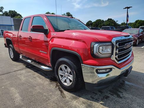Used 2018 GMC Sierra 1500 SLE w/ SLE Value Package AWD/4WD image 3