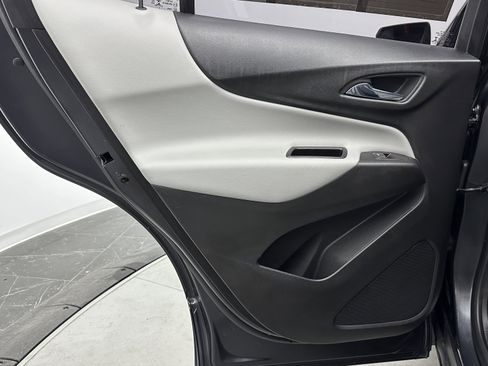 Used 2022 Chevrolet Equinox LS image 28