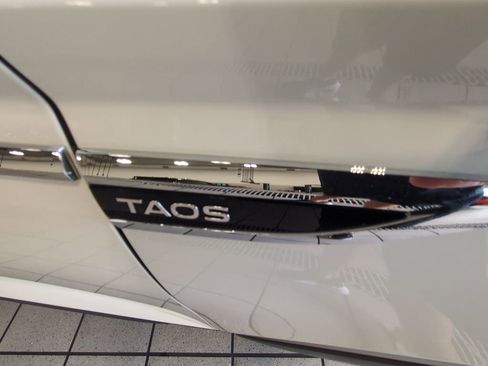 Used 2022 Volkswagen Taos SE image 25