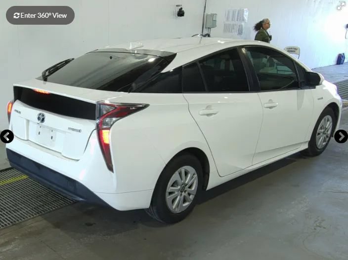 Used 2017 Toyota Prius Two FWD image 2