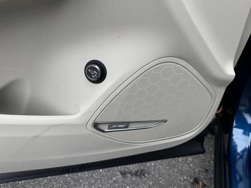 Used 2023 Buick Envision Avenir AWD/4WD image 29
