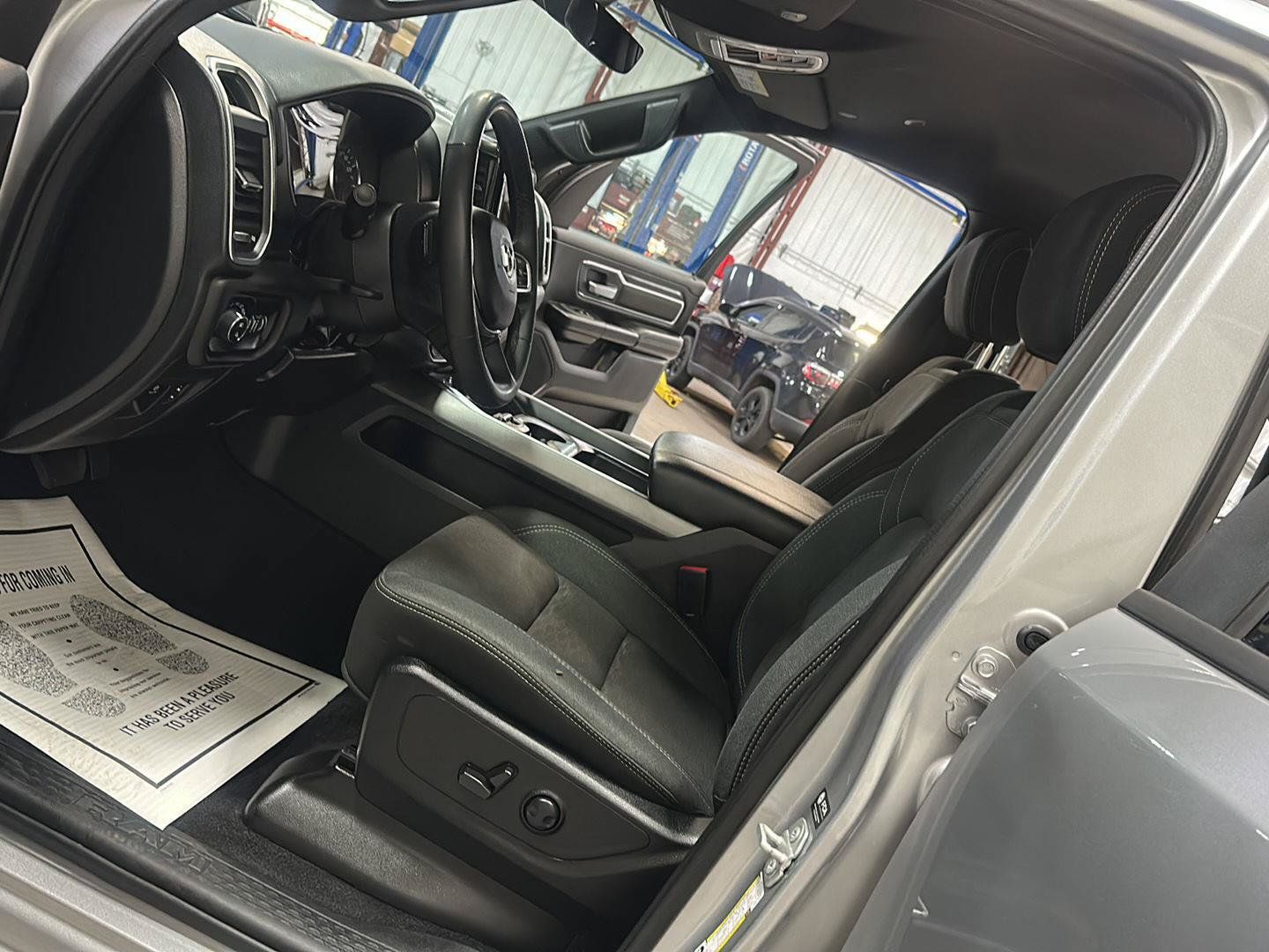 Used 2025 RAM 1500 Big Horn AWD/4WD image 16