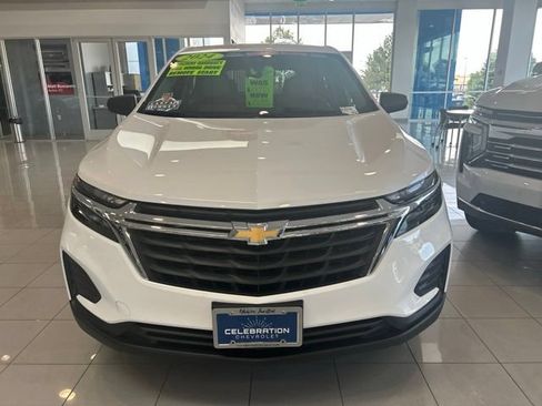 Used 2024 Chevrolet Equinox LS w/ LS Convenience Package AWD/4WD image 3