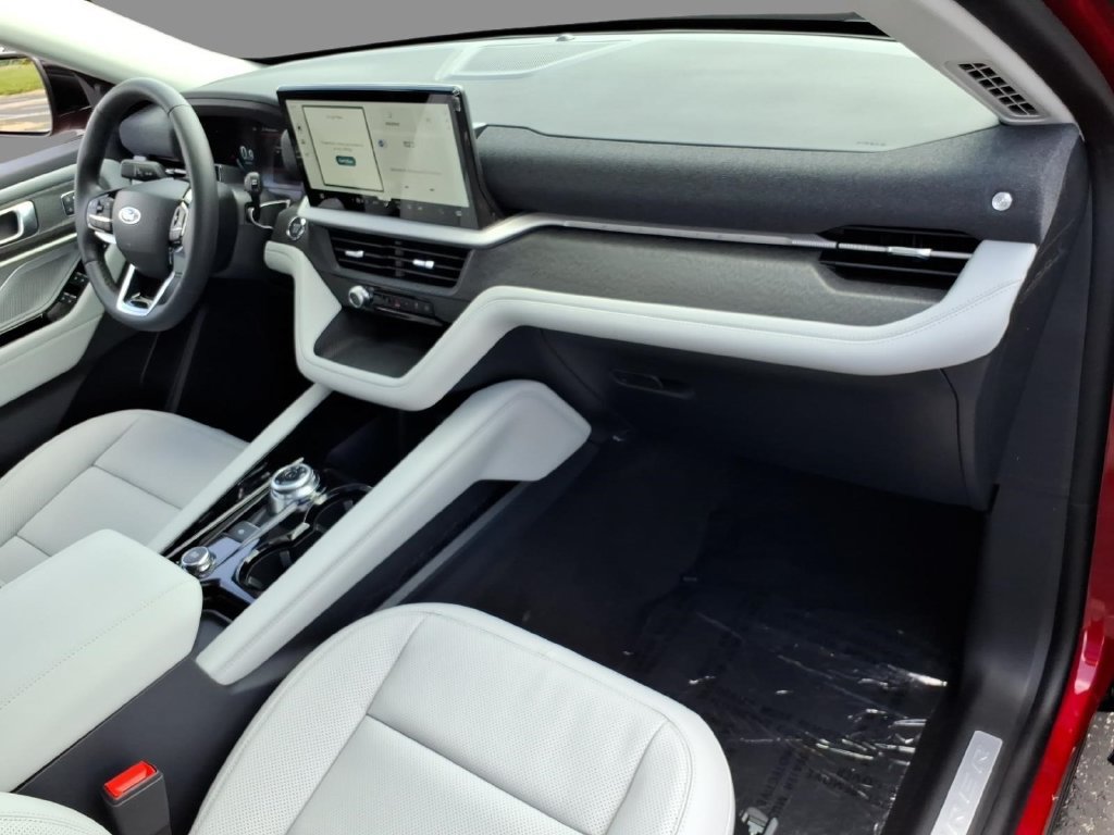 New 2026 Ford Explorer Platinum w/ LUX Leather Package AWD/4WD image 12