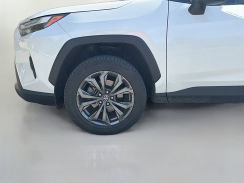 Used 2022 Toyota RAV4 XLE Premium image 18