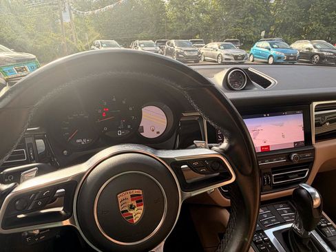 Used 2019 Porsche Macan AWD/4WD image 28