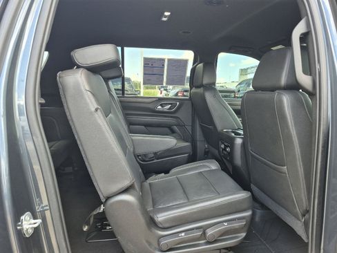 Used 2021 Chevrolet Suburban LT RWD image 12