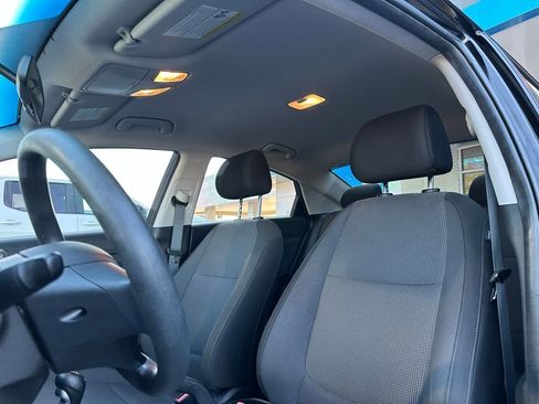 Used 2020 Hyundai Accent SE image 12